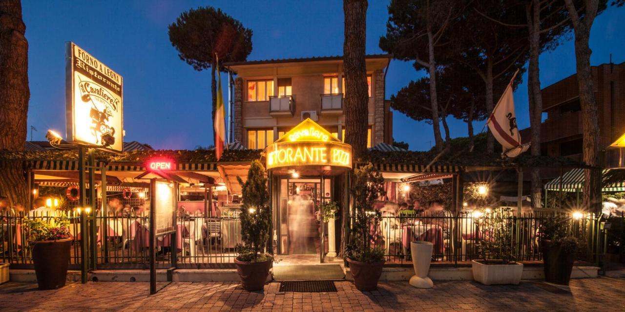 Hotel Il Cavaliere Nero Tirrenia Exterior foto