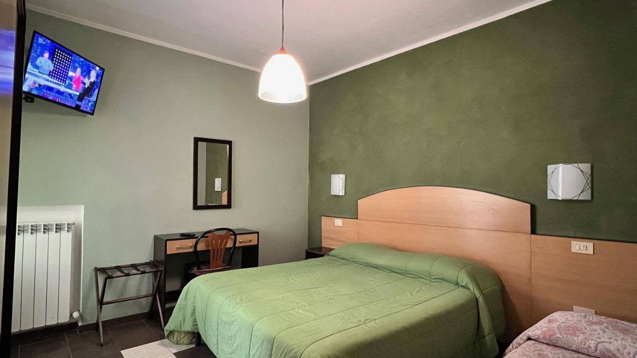 Hotel Il Cavaliere Nero Tirrenia Exterior foto