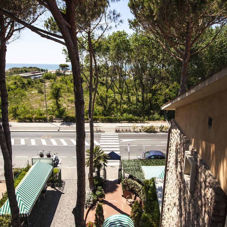 Hotel Il Cavaliere Nero Tirrenia Exterior foto